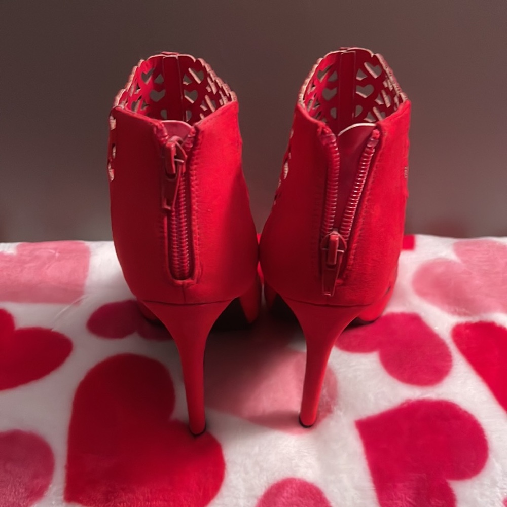 Heart Booties - Picture 2 of 5